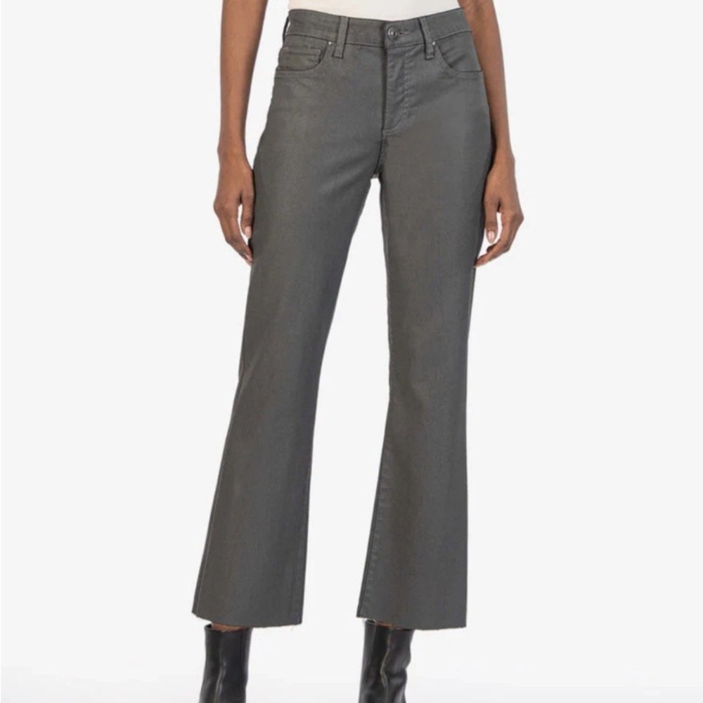 Kut from the Kloth Kelsey cropped ankle flare coated Gray Jeans size 4 high rise